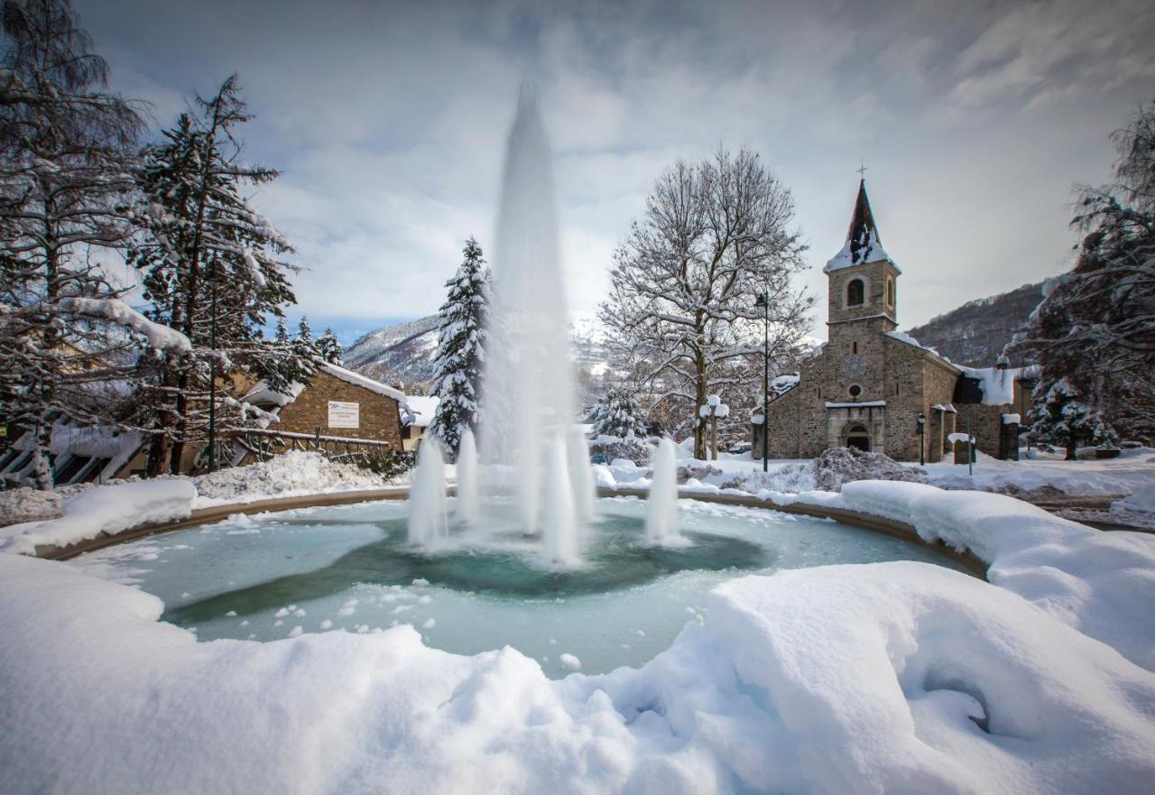 Mercure Saint-Lary Buitenkant foto