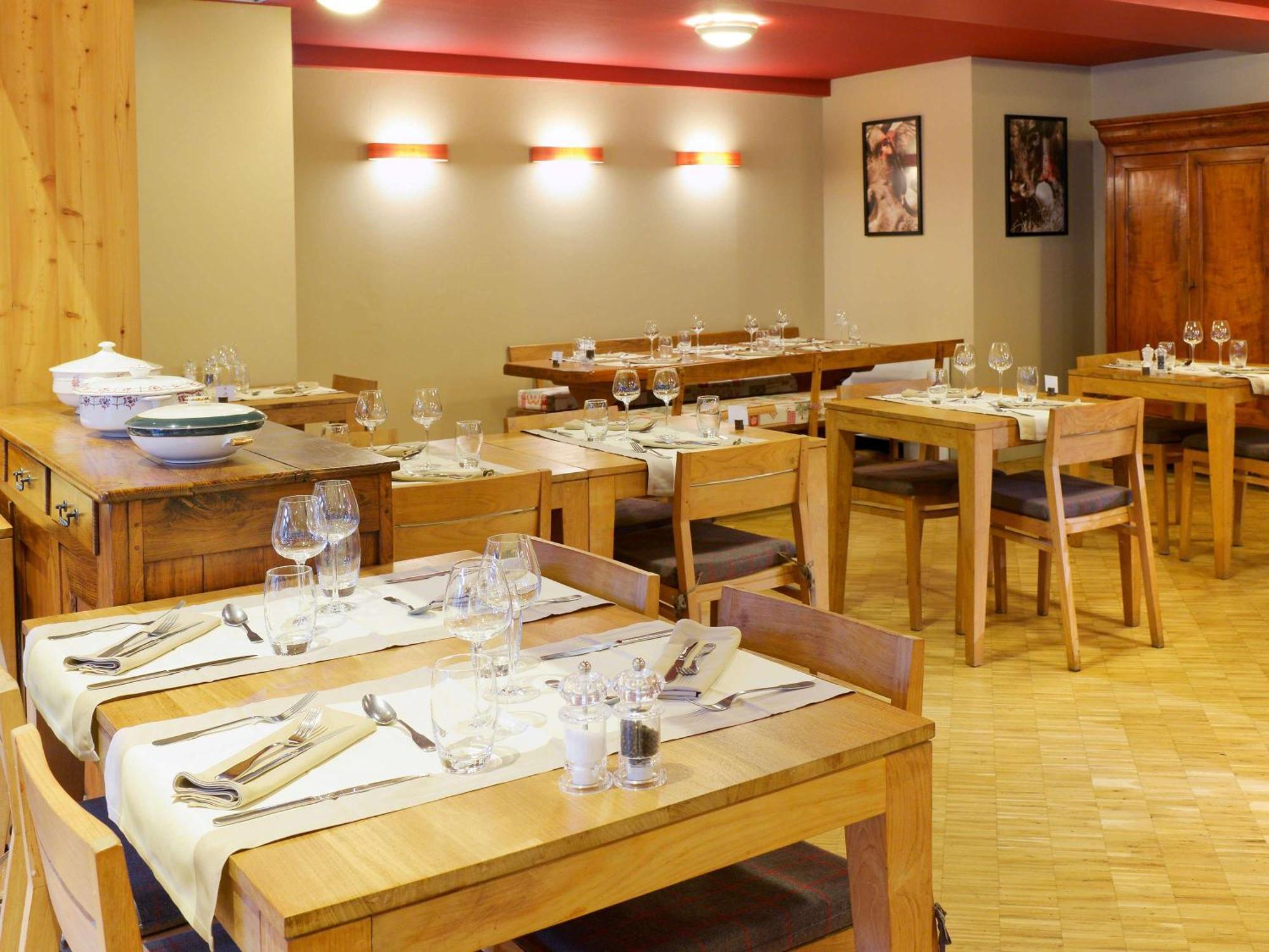 Mercure Saint-Lary Buitenkant foto