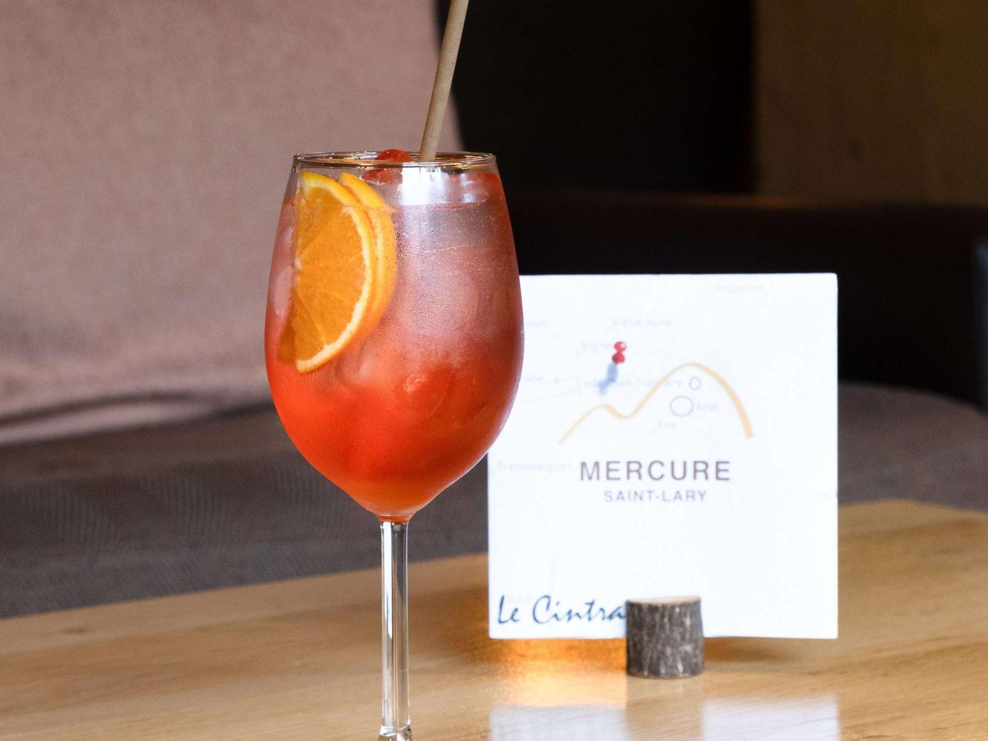 Mercure Saint-Lary Buitenkant foto