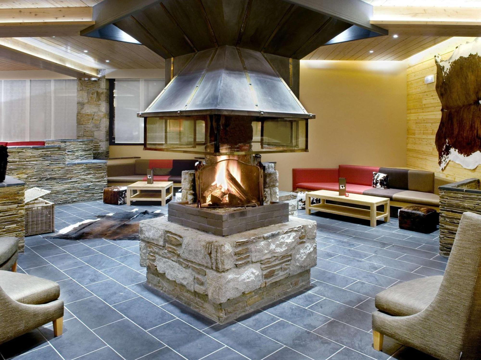 Mercure Saint-Lary Buitenkant foto
